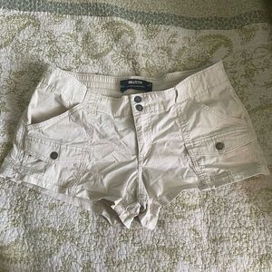 Hollister Women's cream Cargo Shorts